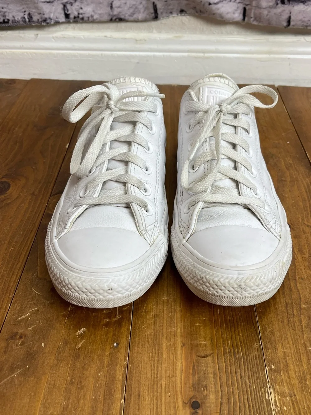 Converse white leather low top sneakers Mens size 6, Womens size 8 - Picture 2 of 8